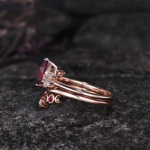 Anillo de boda de oro rosa con diseño de mariposa para mujer, con rubí color sangre de paloma y detalles de diamantes, para joyería nupcial. - Product Image 4