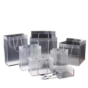 กระเป๋าโท้ทพีพีแบบกันน้ำพิมพ์โลโก้ตามสั่ง พร้อมหูหิ้วแบบยาวสำหรับบรรจุภัณฑ์เสื้อผ้าและของขวัญ - Product Image 1