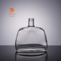 Bouteille à spiritueux en verre de 700 ml, plate, incurvée, ronde, carrée, avec texte en relief, base épaisse, vide, pour whisky, brandy, logo personnalisé