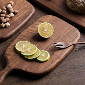 <span class=keywords><strong>Planche</strong></span> à découper <span class=keywords><strong>personnalisable</strong></span> en noyer noir avec logo, plateau de service réversible pour cuisine gastronomique et cadeaux de mariage - Product Image 5