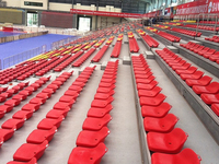 Chaise pliante en plastique HDPE résistant aux intempéries et stabilisé aux UV pour gradins et tribunes