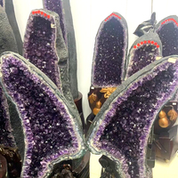 Pierre naturelle d'Uruguay : Grande grappe de cristaux de quartz, géode papillon en améthyste, avec ange sculpté, pour décoration Feng Shui, technique brute, à vendre