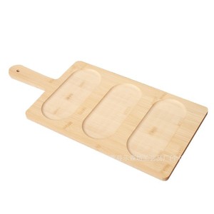 เขียงไม้ไผ่สามช่อง สีไม้ธรรมชาติ สำหรับเสิร์ฟของว่างและขนมปัง - Product Image 1