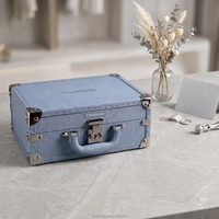 Valise artisanale bleu ciel en cuir végétalien, coffre cadeau style vintage, emballage rigide en carton avec poignée et loquet, faible MOQ