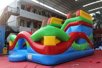 Aire de jeux interactive gonflable pour enfants escalade Triangle jouets et structures de plein air sautant toboggan trampoline commercial