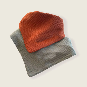 Fábrica al por mayor de lujo personalizado perro diademas Bandana bordada con logotipo - Product Image 1