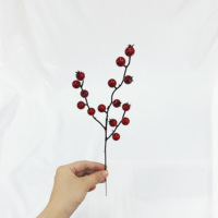 Décorations de Noël en gros : fausses baies rouges brillantes, tiges fines et délicates pour emballage cadeau, mariage et décorations de Noël à la maison
