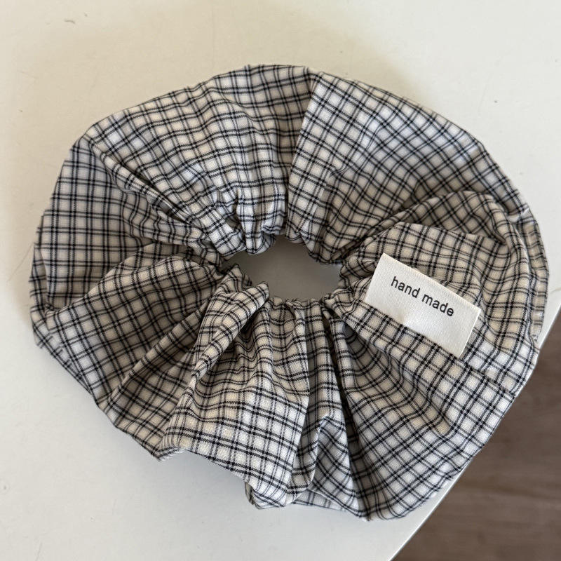 สีเทาเข้ม