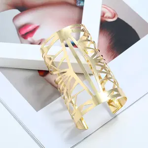 Brazalete geométrico con apertura de Metal exagerada a la moda para mujer, pulsera ancha hueca chapada en oro