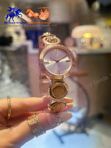 Montre élégante de luxe rétro pour femme CC avec cadran carré, mouvement à quartz, bracelet en diamant et motif guépard - Product Image 5