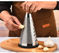 Râpe conique multifonction en acier inoxydable avec manche en bois, râpe manuelle pour pommes de terre, légumes, fromage, gadget de cuisine