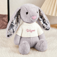 Vente en gros d'éléphant en peluche rembourré en coton PP avec pull tricoté, 23 cm, 30 cm, personnalisable avec photo et nom pour cadeau