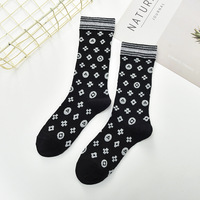 Chaussettes pour femmes en coton jacquard tendance avec fil argenté, collection Printemps 2026, en stock et prêtes à être expédiées