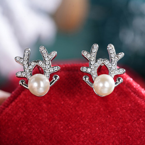Eleganti Orecchini a Perno con Corna di Cervo e Perle Finte, Stile Natalizio, Gioielli da Donna alla Moda, per Uso Quotidiano, Regalo Chic - Product Image 3