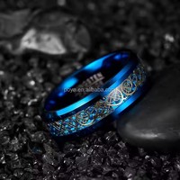 POYA Jewelry Bague en tungstène pour homme 8mm Bleu Plaqué Or Dragon Motif Incrustation Style tendance Bague de fiançailles Bague de mariage Cadeau pour homme