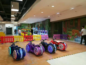 Voiture tamponneuse commerciale d'extérieur pour enfants, moto électrique à pédales 280W 12V, 5 passagers, 1 joueur, en fibre de verre et PVC, pour parc d'attractions - Product Image 5
