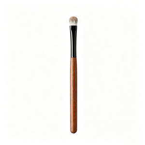 Pinceau à paupières plat et rond en poils d'animaux, manche en bois, forte adhérence pour la poudre, pinceau de maquillage naturel pour estomper les couleurs - Product Image 3