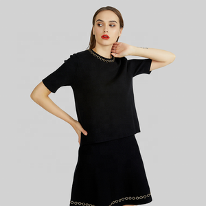 KD maglieria produttore personalizzato OEM ODM nero scollo tondo restringimento traspirante manica corta camicetta da donna gonna in maglia - Product Image 4