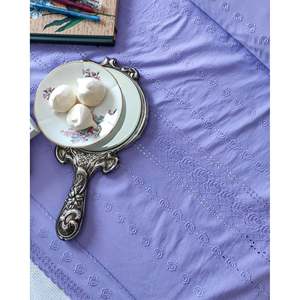 Set di lenzuola singole in 3 pezzi in cotone San Gallo con ricamo di rose color glicine - Product Image 2