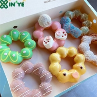 Vente chaude personnalisé imprimé de qualité alimentaire papier Mochi beignets maïs chien gaufre crêpe boîte à biscuits togo avec poignée