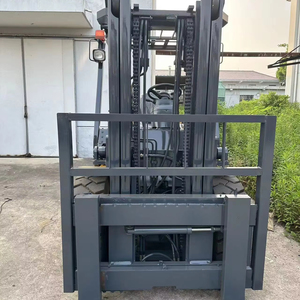 Komatsu FD50 5 Ton Used Forklift Diesel-Powered Two-Stage Mast Japan Origin Construction Use - Product Image 1