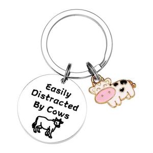 Venta al por mayor divertido vaca amante regalo Crazy Lady joyería Whisperer llavero fácilmente distraído por s granjero llaveros de Metal - Product Image 5