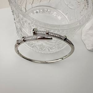 Pulsera de Circonita con Apertura de Uñas para Mujer, Brazalete de Circonita con Microinfusión, Diseño de Gama Alta con Estilo de Nicho para Damas de Moda, 1 Unidad - Product Image 1