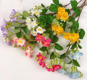 J-07052 Vente en gros Meilleure vente Fleurs artificielles en soie de <span class=keywords><strong>jasmin</strong></span>, petit bouquet, plante verte de lotus, fleurs décoratives - Product Image 1