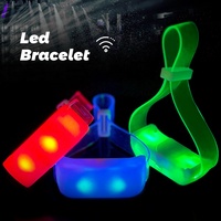Bracelet LED à télécommande Longstargift avec logo personnalisé, éclairage synchronisé pour concerts et lieux événementiels, vente en gros