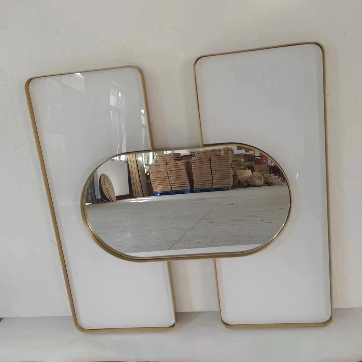 white with gold frame FUDA790-61