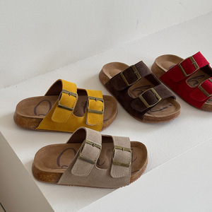 Sandalias de Verano 2025 Nuevas de Cuero Mate con Hebilla para Niños y Niñas, Punta Abierta, Antideslizantes, Resistentes al Desgaste, Color Sólido - Product Image 3