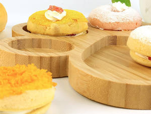 Plateau de service et planche à découper en bambou en forme de patte de chien de 10 pouces avec 5 rainures - Product Image 4