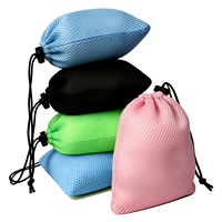 Sac de rangement en maille portable personnalisable avec cordon de serrage, couleurs rose, orange, vert, violet, logo, idéal pour cadeaux et usage domestique