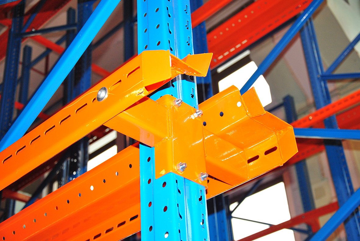 Customized Welded Steel Drive In Pallet Rack Dividers workshop