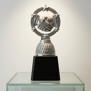 Trofeo Corporativo Handshake con Diseño de Anillo de Estrella, Acabado Plateado, Base Negra, Fundición en ABS, Duradero, Portátil, para Entrenamiento y Formación de Equipos - Product Image 1