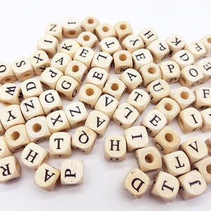 100 pièces/sac 10mm <span class=keywords><strong>bois</strong></span> lettre <span class=keywords><strong>perles</strong></span> en rondin couleur carré grand trou pour enfants jouet et bijoux bricolage accessoires - Product Image 1