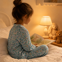 Tissu imprimé floral bleu clair 100% coton, motif fleurs pastel lavande et blanc, écologique pour pyjamas et quilting pour enfants