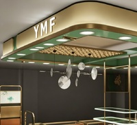 Vitrine de luxe de style chinois vert et or, présentoir en verre haut de gamme pour la vente de bijoux haut de gamme