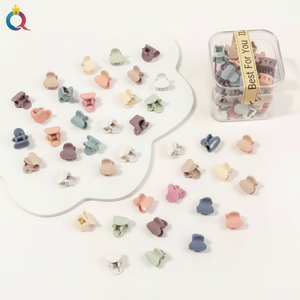 Pinzas para el cabello de moda de tendencia, lazo de flores acrílicas, decoración para el cabello para niñas y niños, gran oferta, venta al por mayor, Material de Metal de tamaño de 5cm - Product Image 1