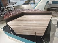 Derniers meubles de table design mélange de marbres naturels Table basse centrale de forme irrégulière Table basse à cadre métallique