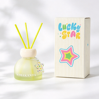 Diffuseur de parfum Série Lucky Star, rose pastel et vert, avec bouchon en verre mat, pour la maison, idéal comme cadeau de mariage ou petit cadeau.