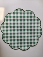 Set de table personnalisé en toile gingham de 37 cm, forme de fleur festonnée, avec bord brodé pour table à manger