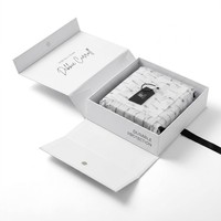 Boîtes d'emballage de luxe personnalisées pour vêtements/chaussures en carton blanc mat avec fermeture magnétique et ruban