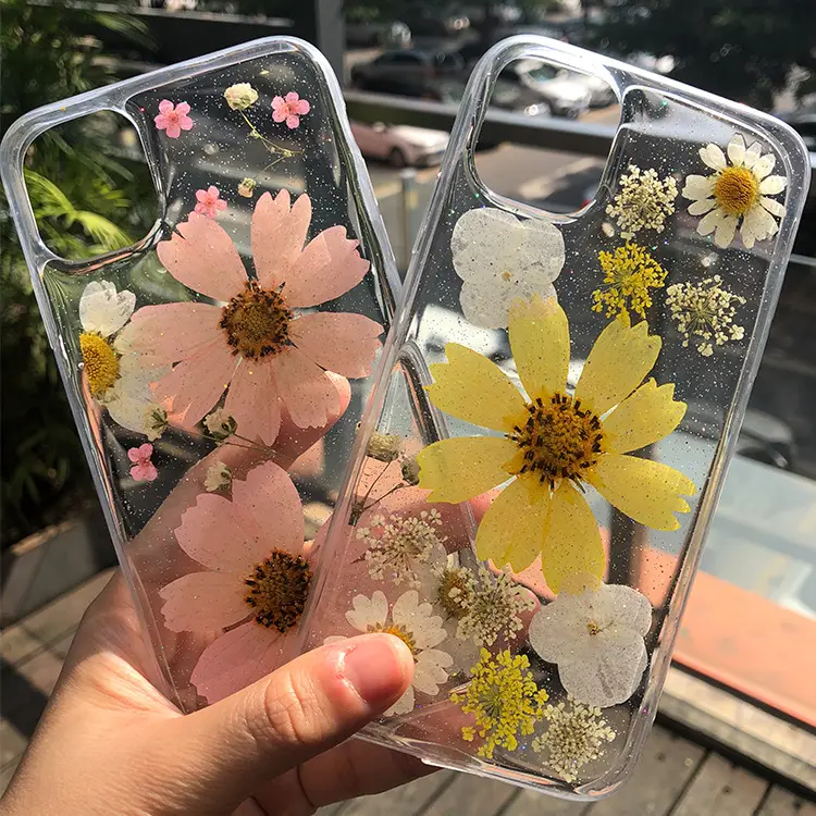 Hot Sale Floral Nature Dried Daisy Phone Case for iPhone 13 Epoxy Real Flower Gel Clear Cover for iPhone 12/11/7/8/X/XR/XS/MAX