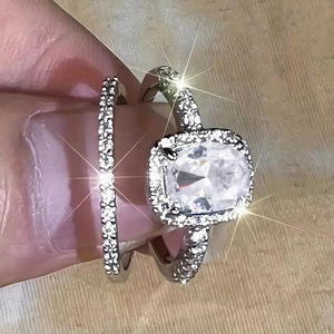 Set di Anelli Geometrici a Quattro Punte per Donne, Elegante Gioiello di Moda per Fidanzamento - Product Image 2