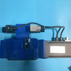R901092067 4WRKE 16 W6-200P 33/6EG24EK 31/P1D3M วาล์วควบคุมทิศทางแบบสัดส่วน อัตราการไหล 300 ลิตร/นาที แรงดัน 350 บาร์ มีสินค้าในสต็อก - Product Image 5