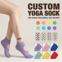 Chaussettes antidérapantes à cinq doigts en coton biologique, marque privée, absorbant la transpiration, pour l'entraînement à domicile des femmes