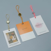 Etiquetas Colgantes de Papel de Lujo con Logotipo de Diseño de Moda Personalizado, Etiquetas Colgantes en Relieve para Ropa