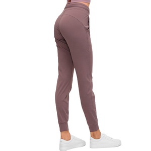 Pantalones de jogging personalizados para mujer Pantalones activos de tacto suave con bolsillos para teléfono y estilo de pantalón de yoga con cordón - Product Image 2