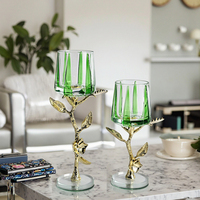 Nouveau design moderne en alliage de zinc transparent en forme de gobelet vert Bougeoir à fleurs dorées Récipient unique de décoration en verre pour la maison